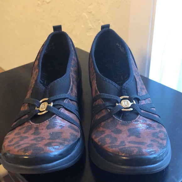 Bzees man made animal print slip on shoes size 8.5 - Picture 2 of 7